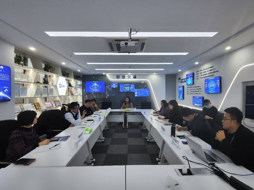 郑州高新区党工委副书记王德敏一行莅临海融软件参观调研